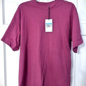 Nike Blank Plum T-Shirt  FD7932-654  Size  Men’s Medium    $40 MSRP  New